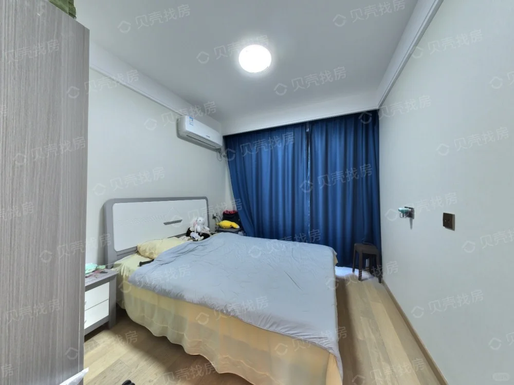 地铁口，次新房，湖景房，报价169万