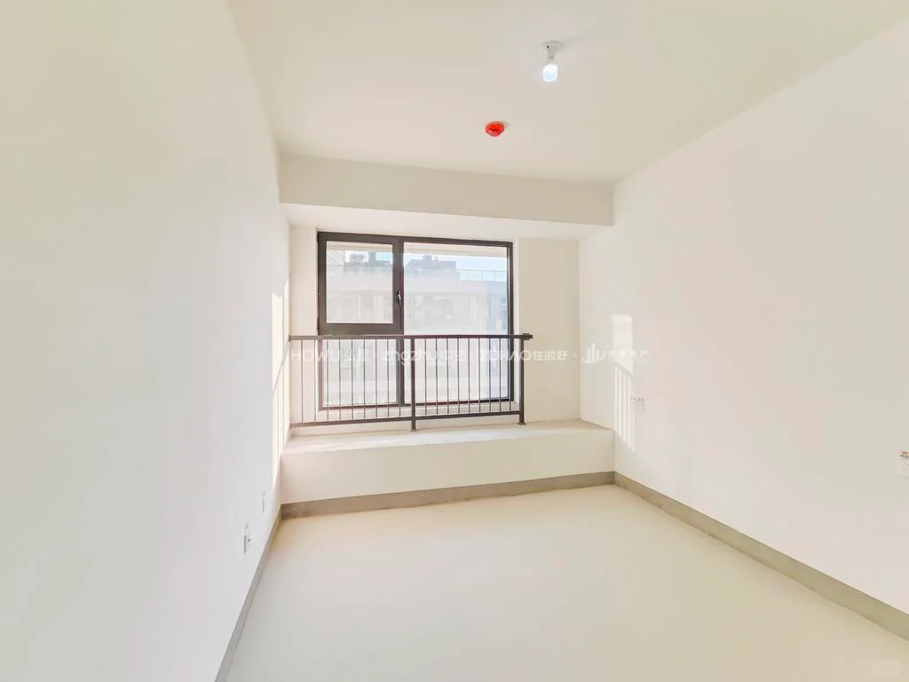 CBD华润，次新房一天未住，单价20000