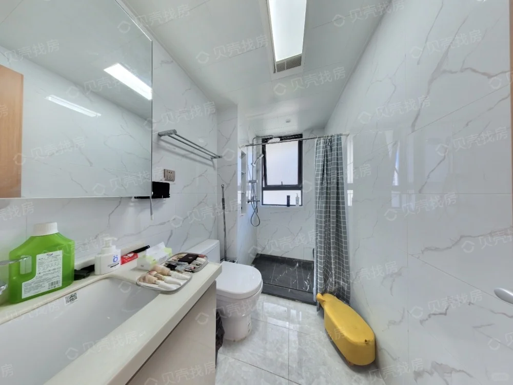 地铁口，次新房，湖景房，报价169万