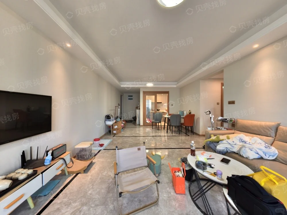 地铁口，次新房，湖景房，报价169万