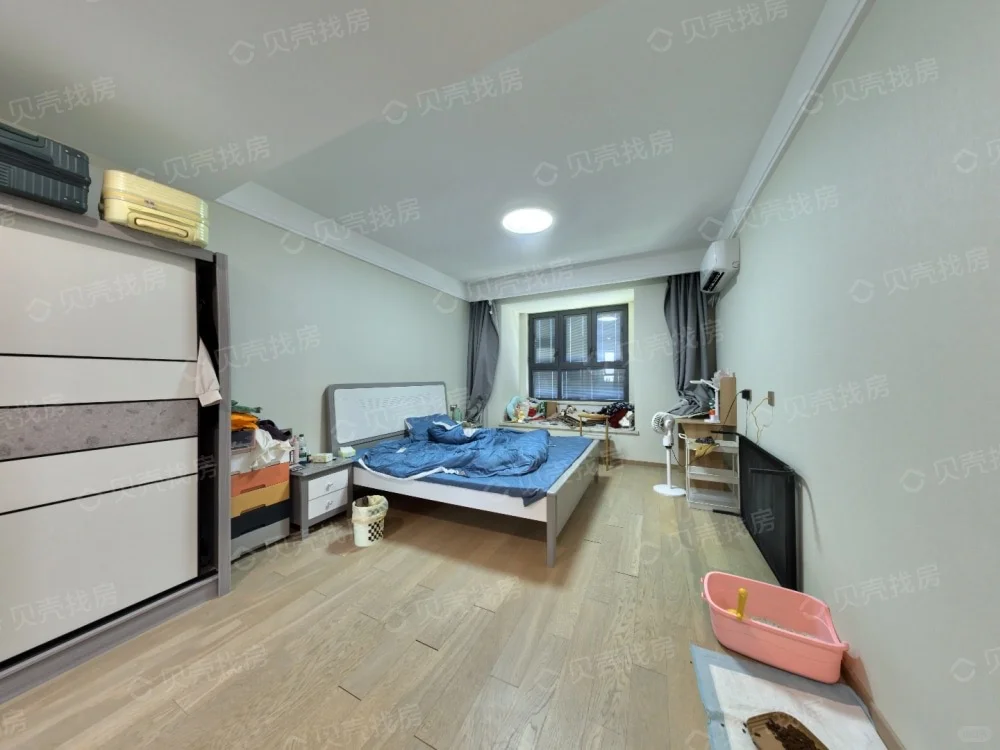 地铁口，次新房，湖景房，报价169万