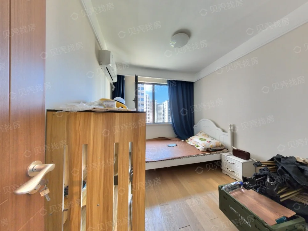 地铁口，次新房，湖景房，报价169万