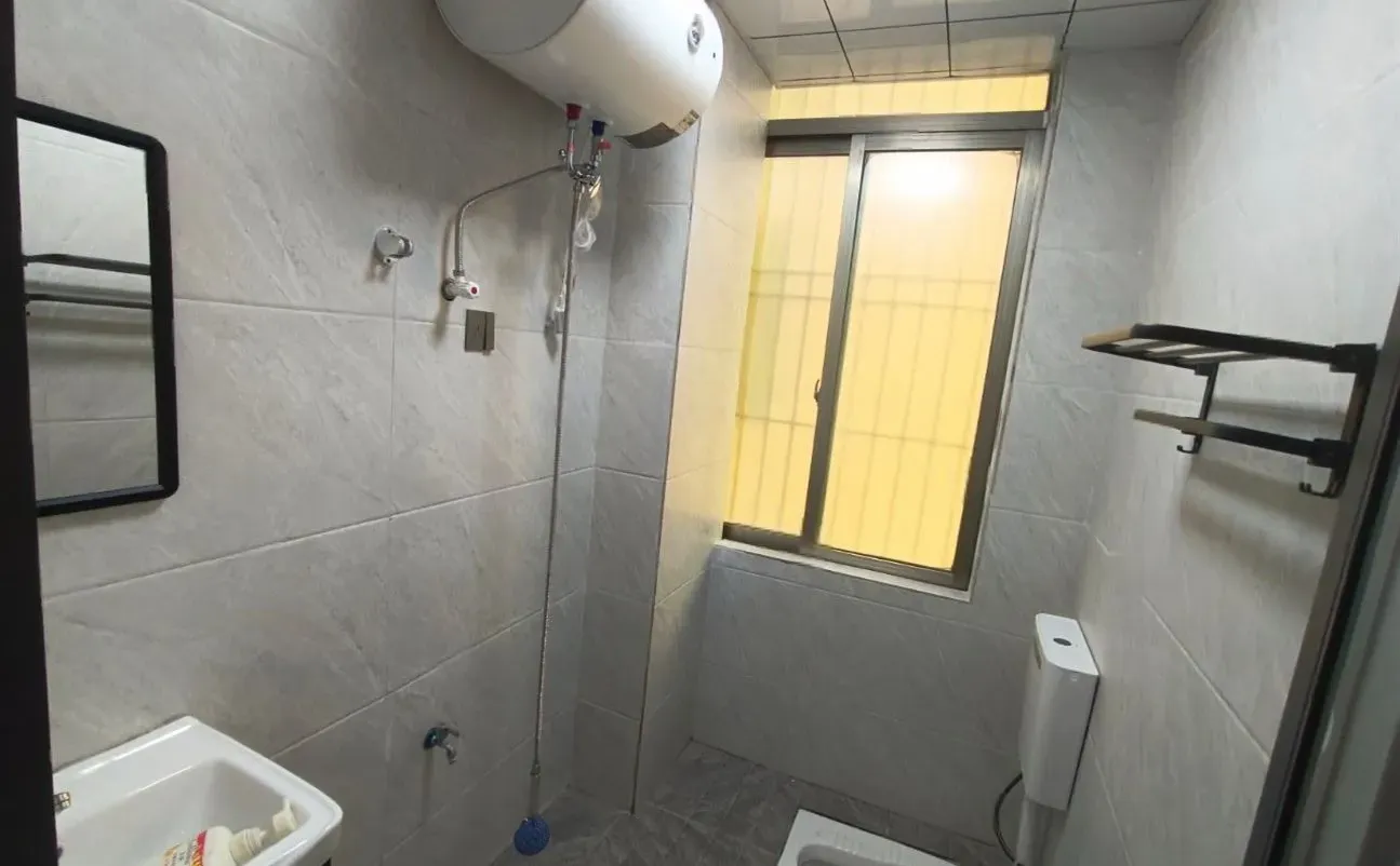 新房出租 可月付可短租万泰城单间现代精装修 光线好家私电齐