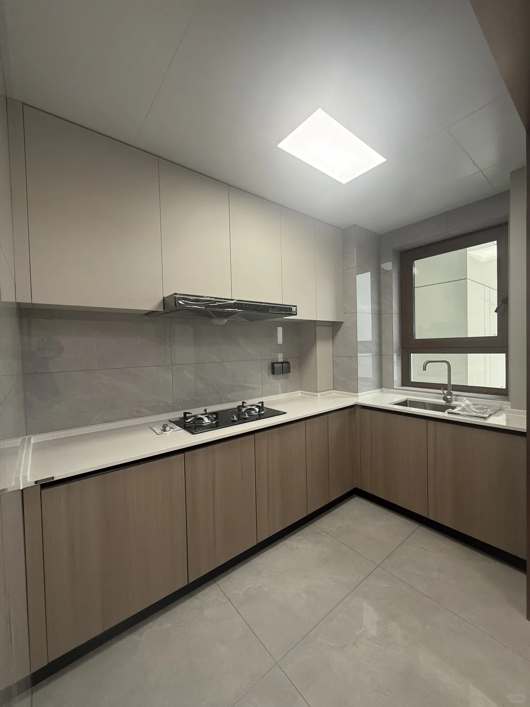 哈尔滨新房 两居室50多万 出门早晚夜市