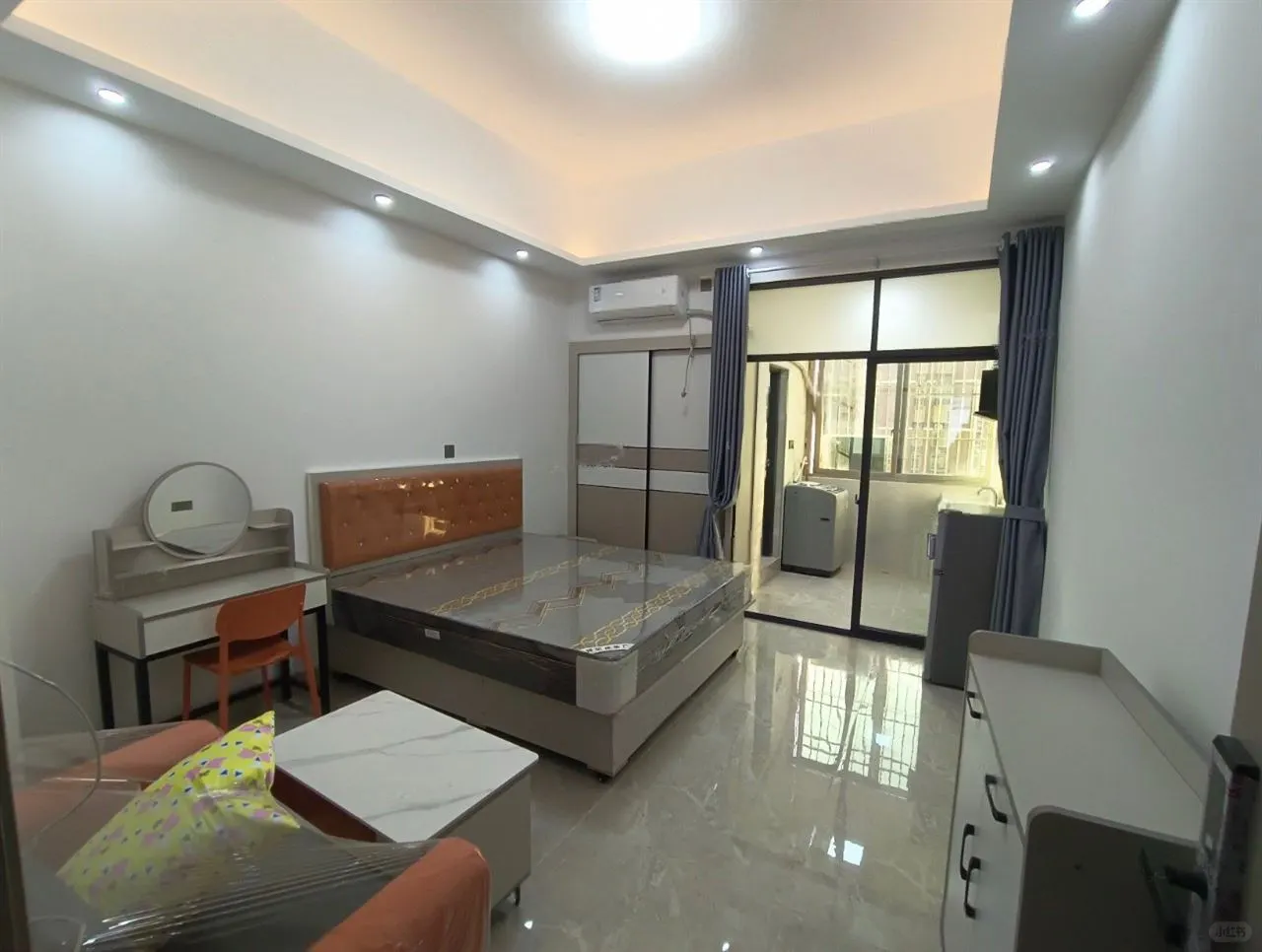 新房出租 可月付可短租万泰城单间现代精装修 光线好家私电齐