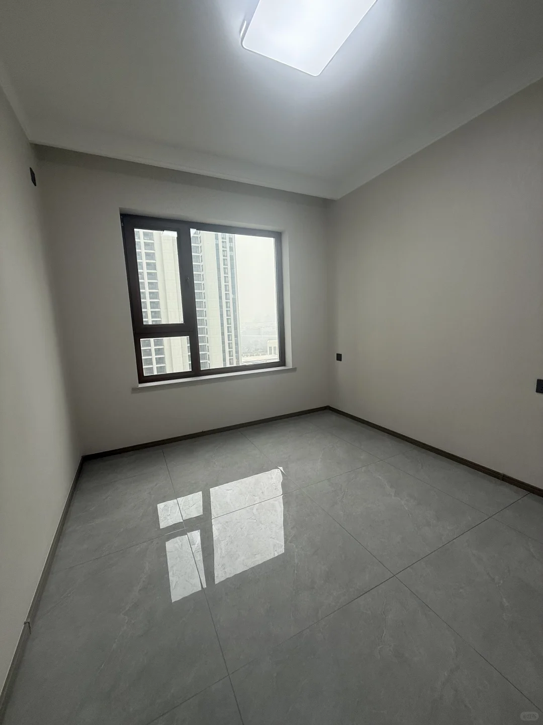 哈尔滨新房 两居室50多万 出门早晚夜市