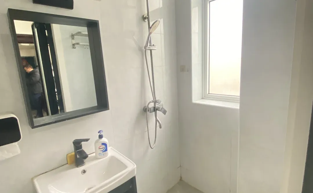 双地铁3/8号线，密二小区精装修一室一厅出租