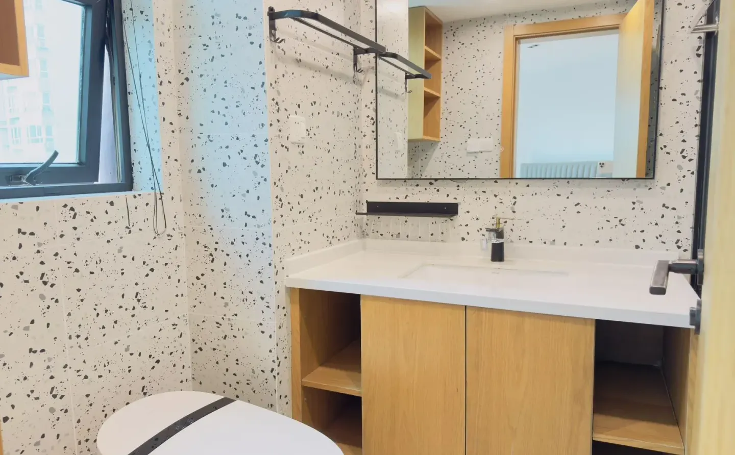 静安寺🌿嘉园2号13A层装修3年，保养较高