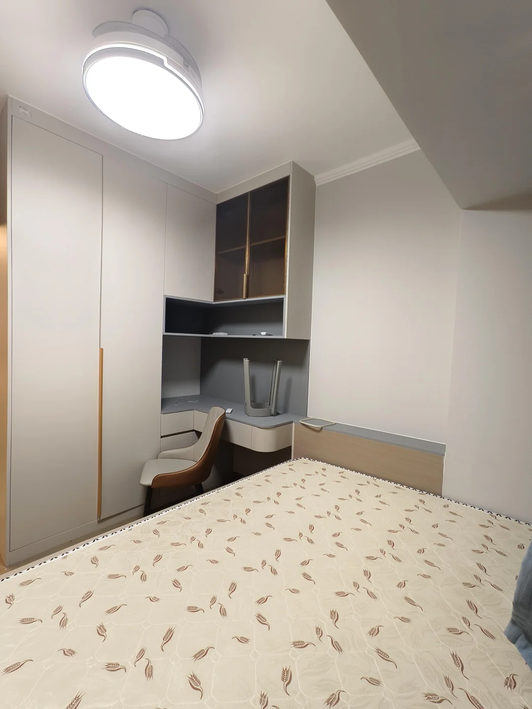 欧美金融城旁｜95㎡三房242万！精装修含车位