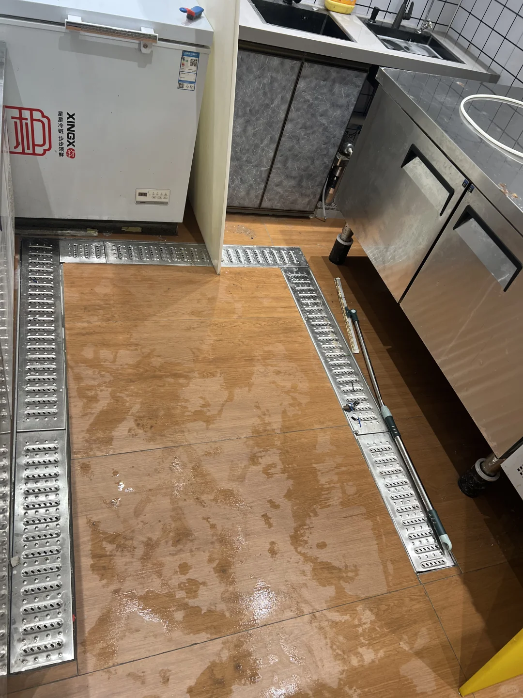 店铺装修，1卡25平，2卡装完不到5万