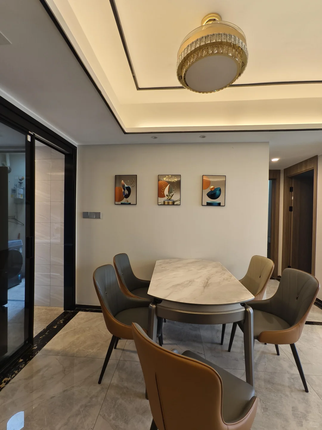 欧美金融城旁｜95㎡三房242万！精装修含车位