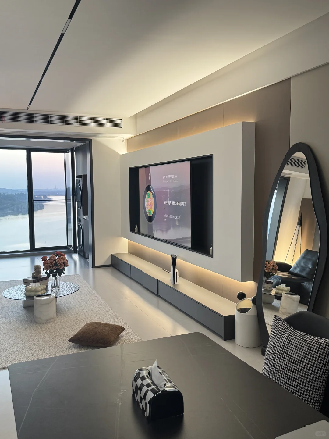 说实话 寒酸吗？就这还花了20w…