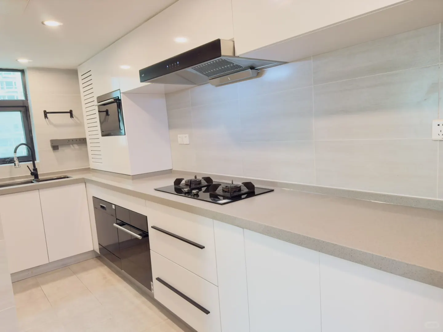 静安寺🌿嘉园2号13A层装修3年，保养较高