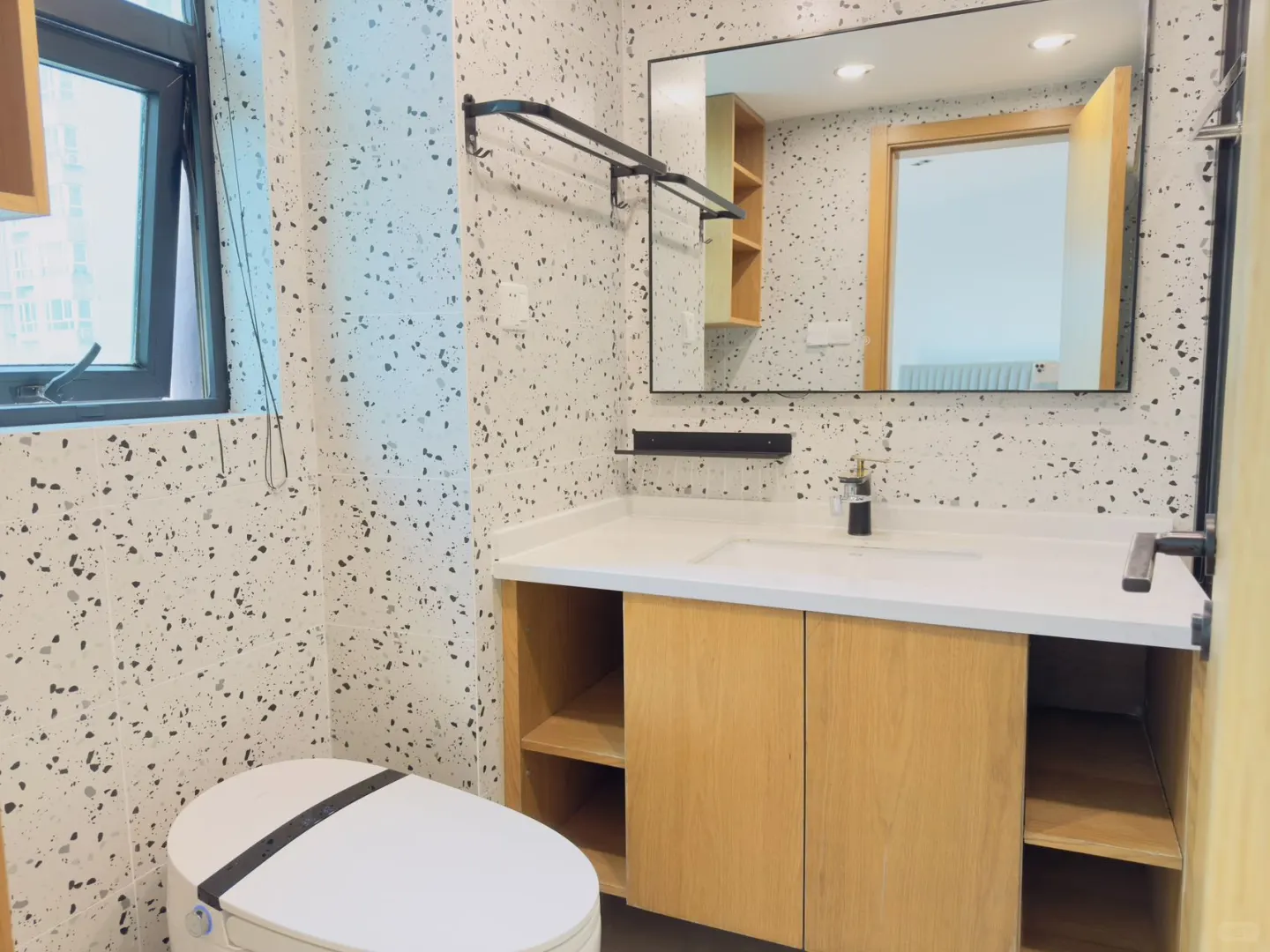 静安寺🌿嘉园2号13A层装修3年，保养较高