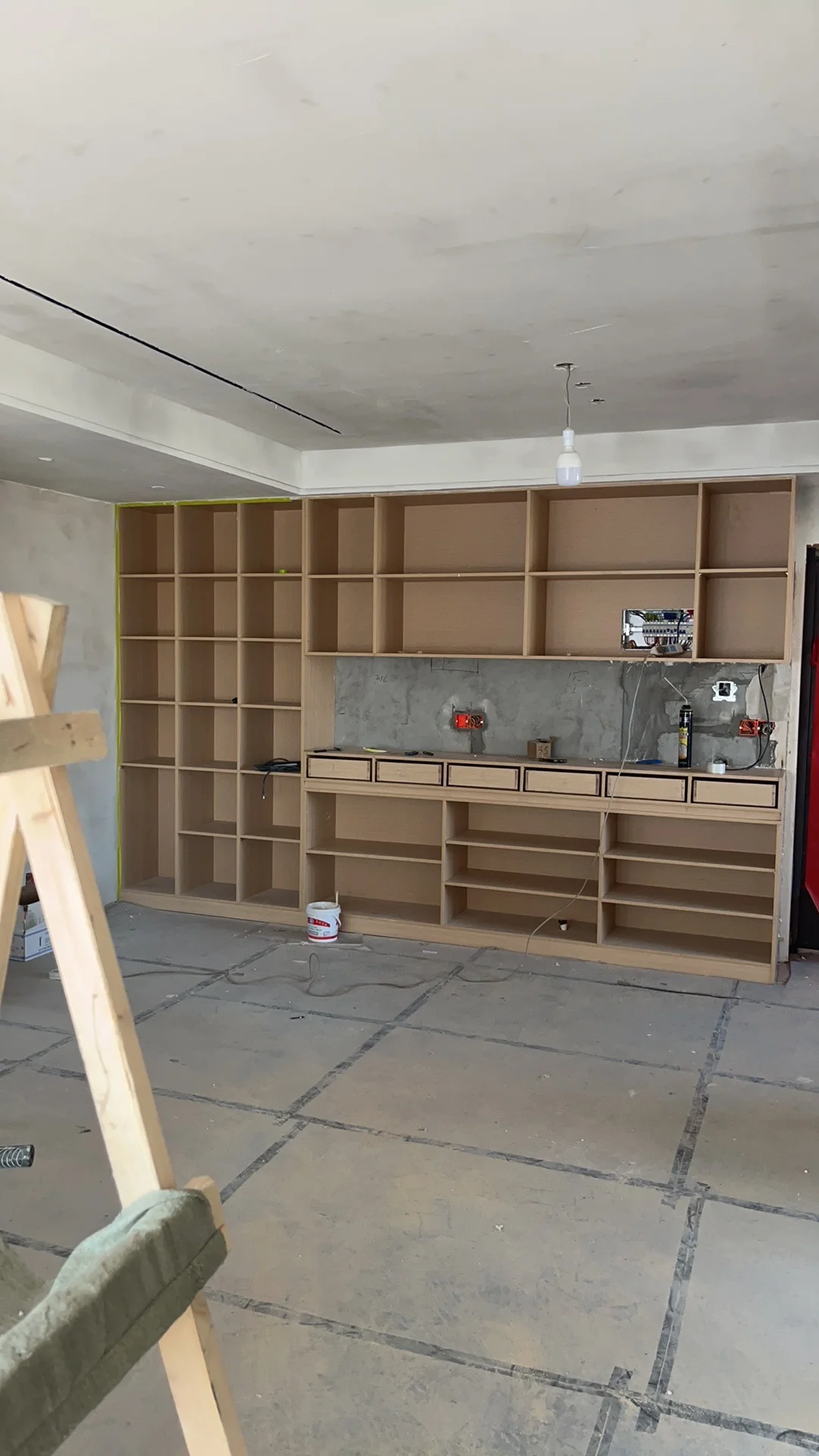 装修进度中，柜子装好啦