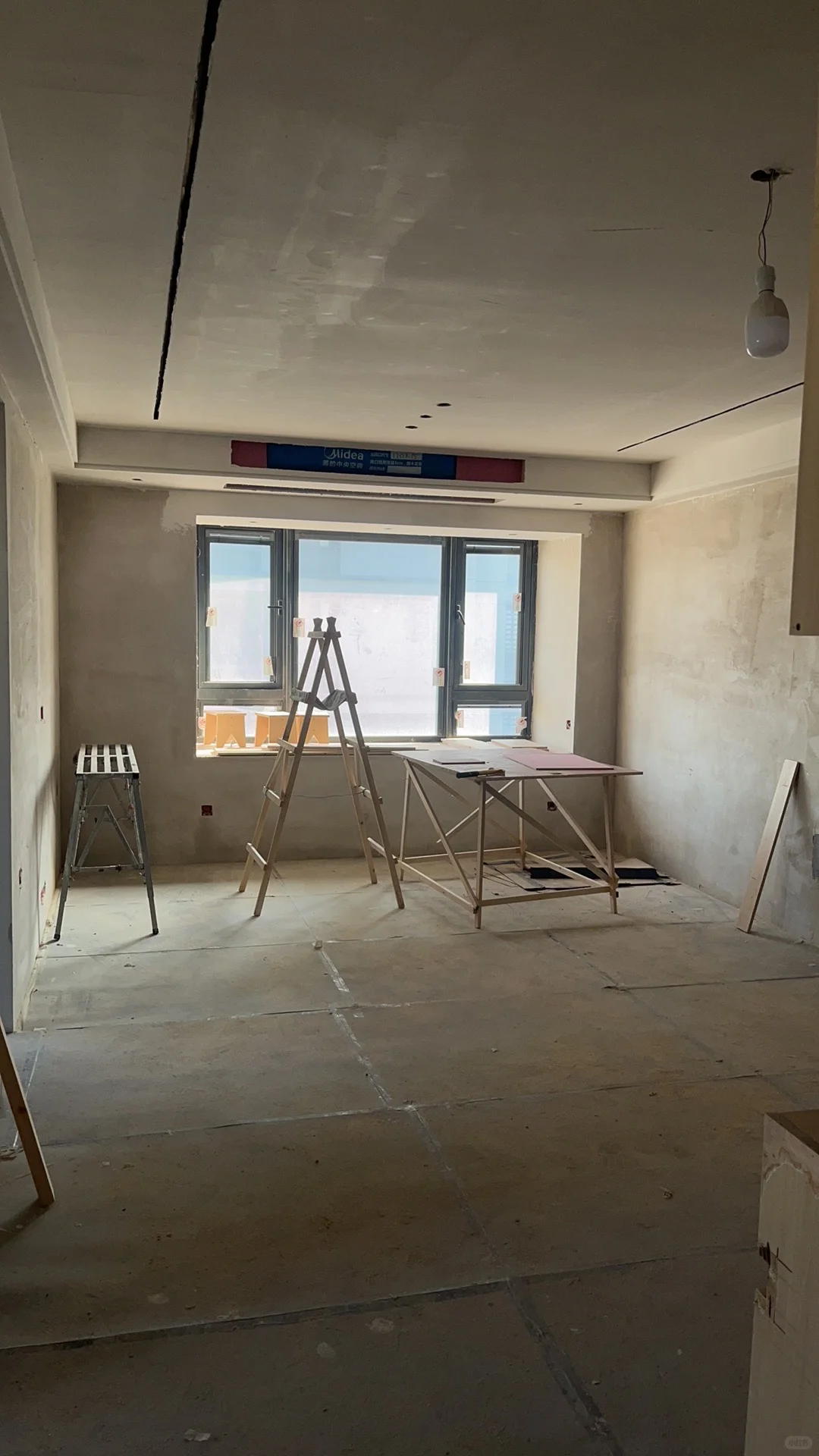 装修进度中，柜子装好啦