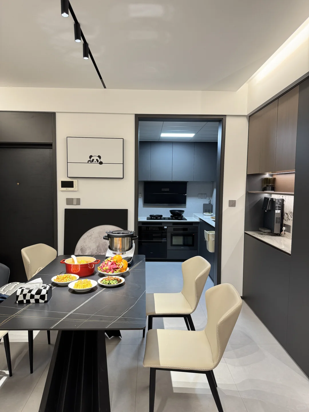 说实话 寒酸吗？就这还花了20w…