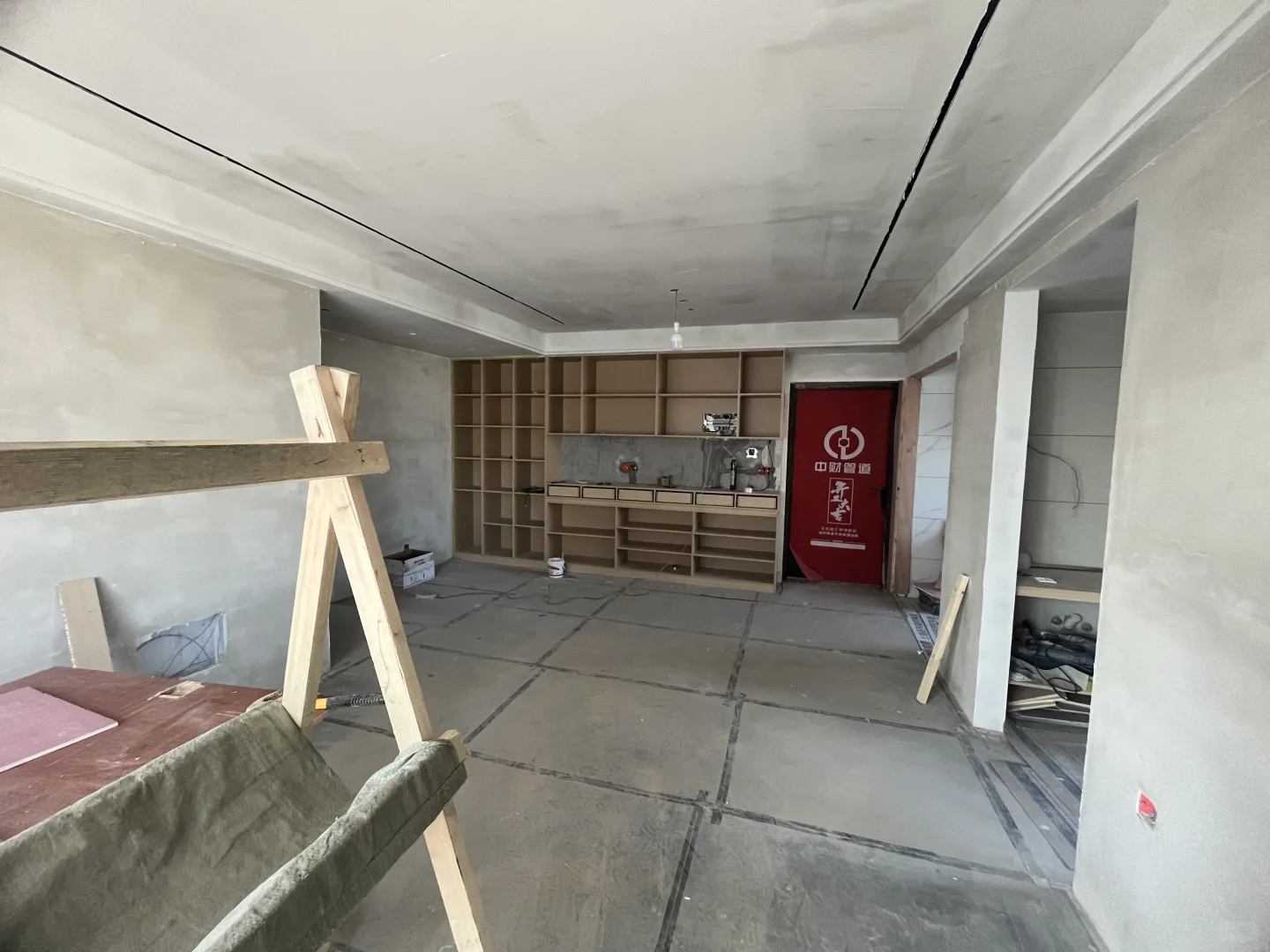 装修进度中，柜子装好啦