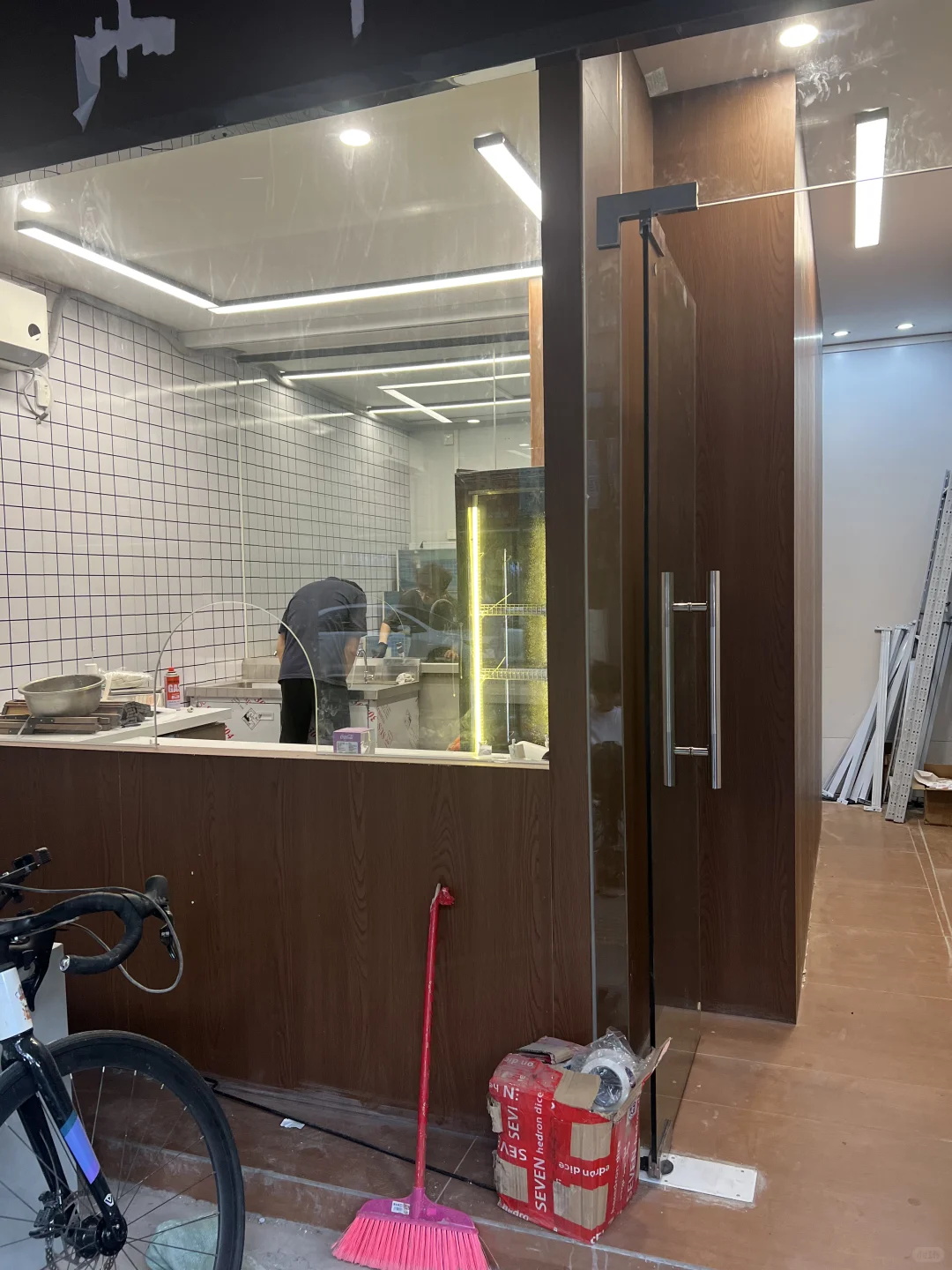 店铺装修，1卡25平，2卡装完不到5万