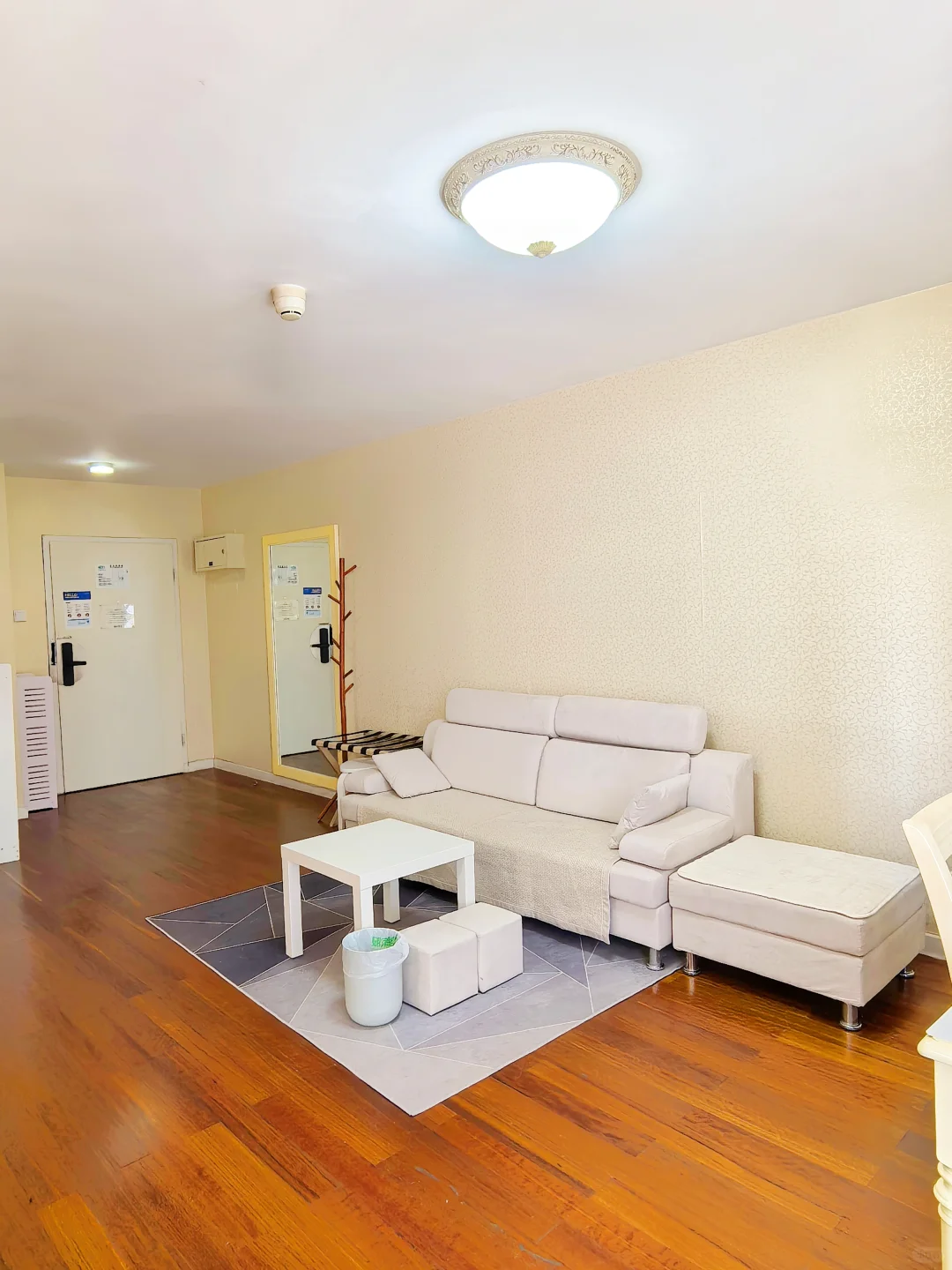 三里屯商品房社区精装修一室一厅电梯刷卡❗