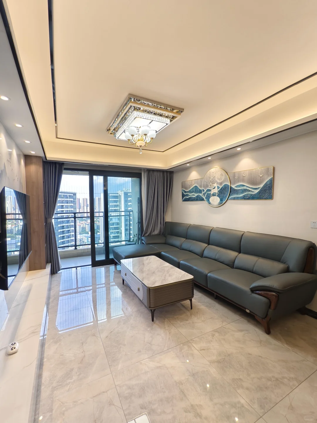 欧美金融城旁｜95㎡三房242万！精装修含车位