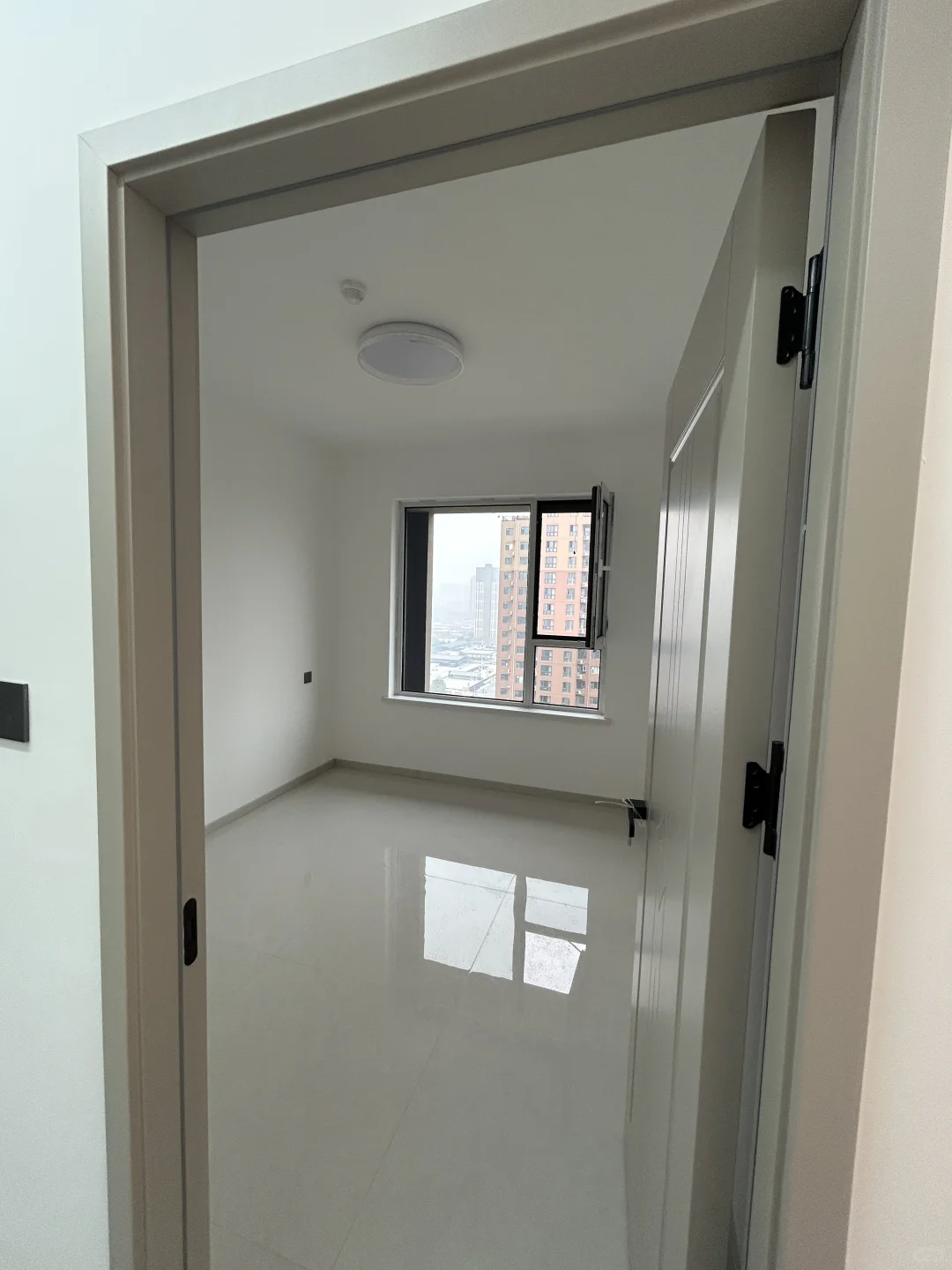 出租：铂悦山雅园商品房三室一厅