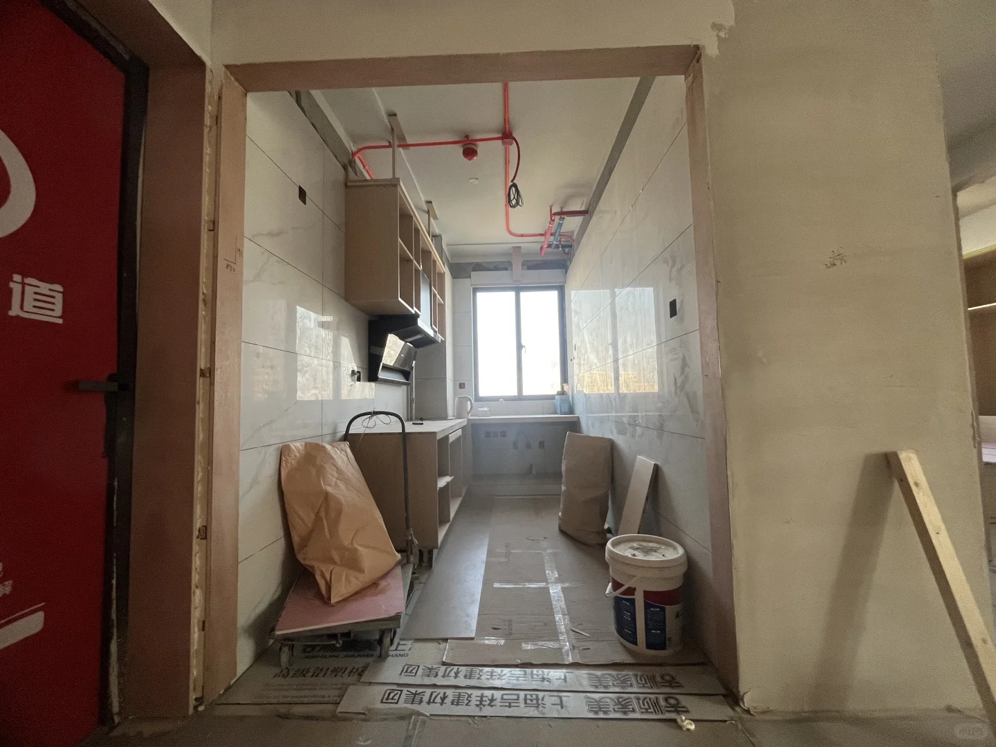 装修进度中，柜子装好啦