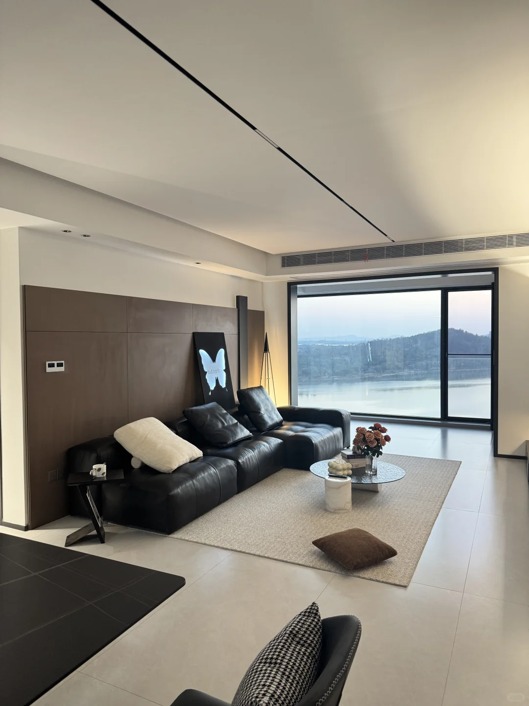 说实话 寒酸吗？就这还花了20w…