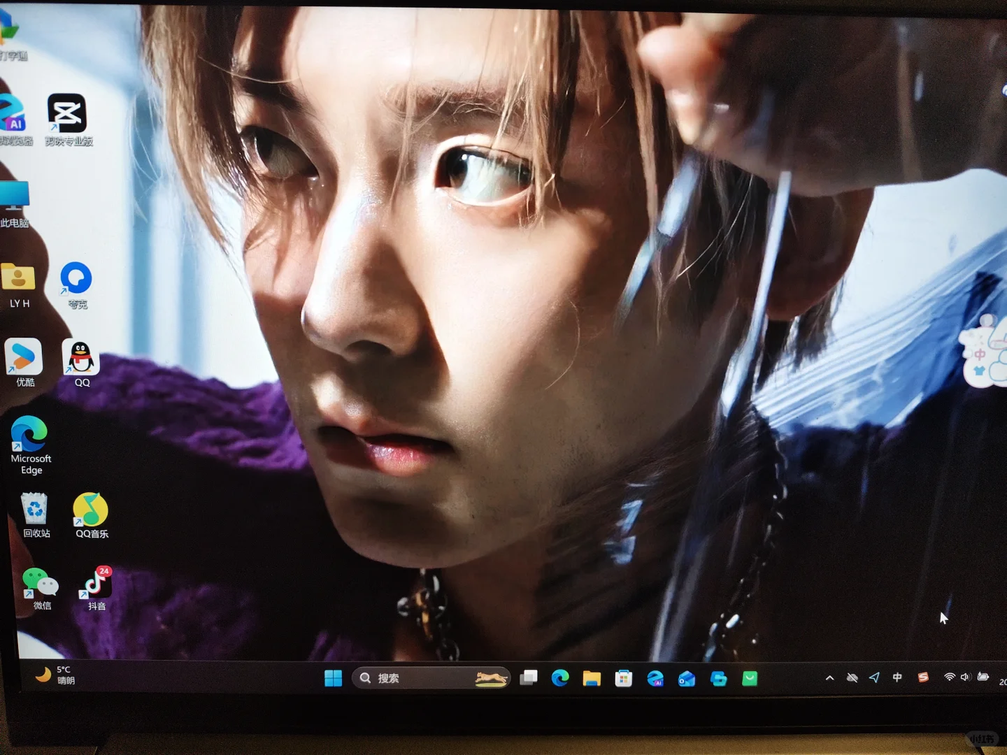 终于找到和电脑适配性很好的壁纸了