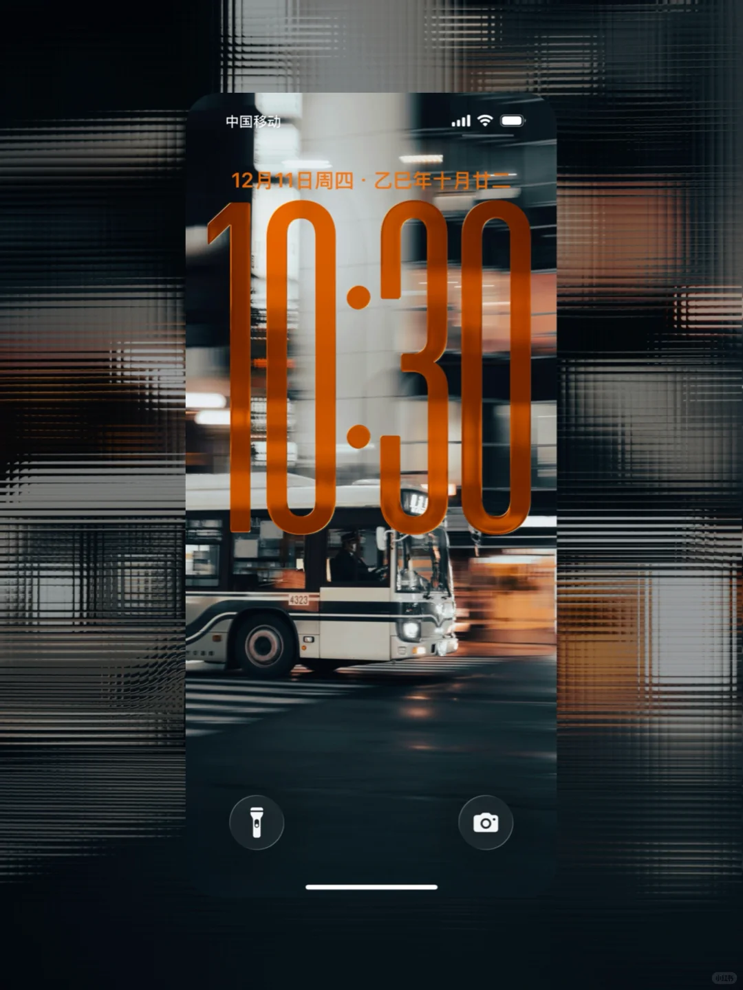 璀璨夜间公交车｜iOS26 壁纸 6