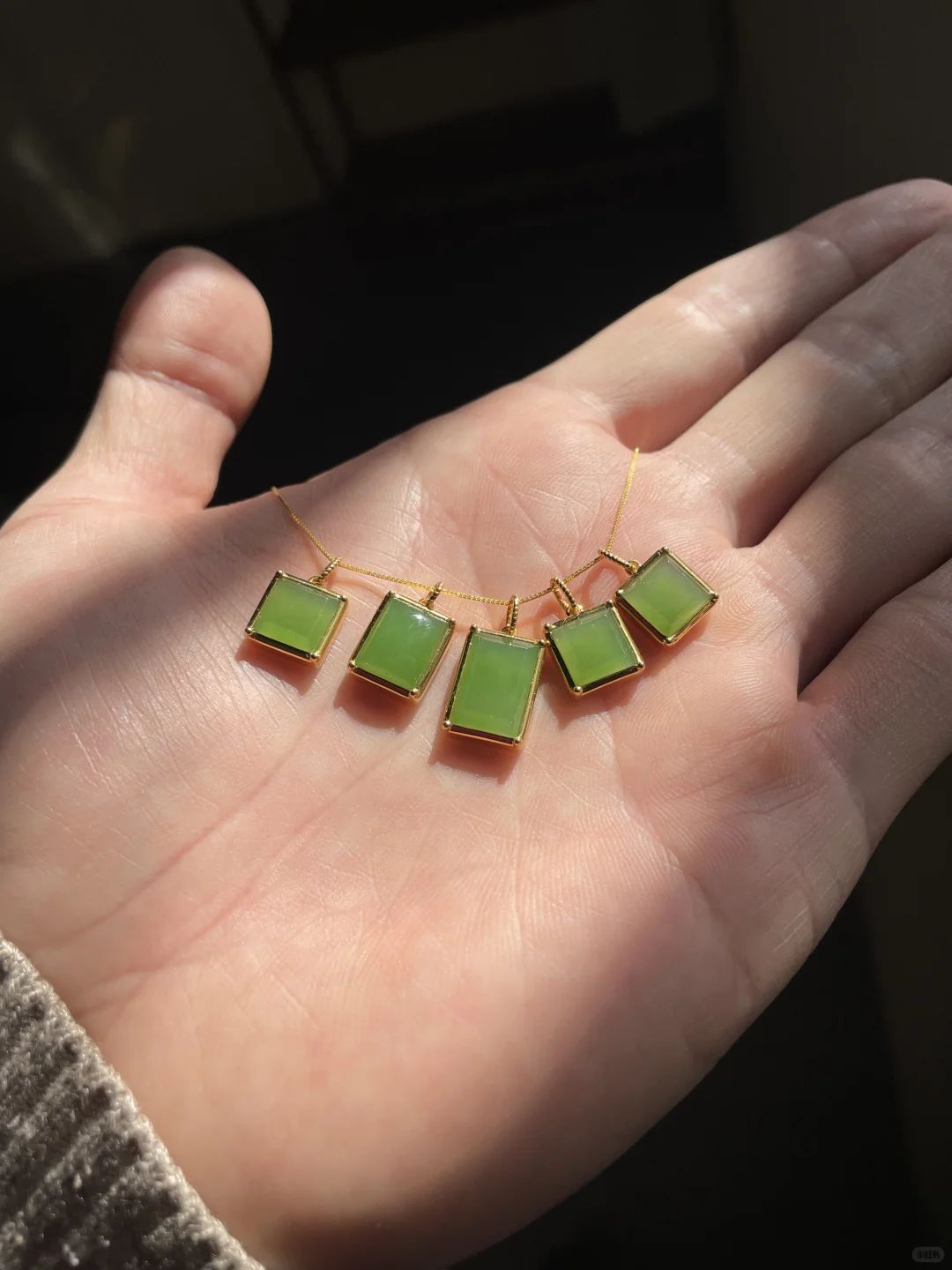 为什么苹果绿蛋面都很小，很薄？