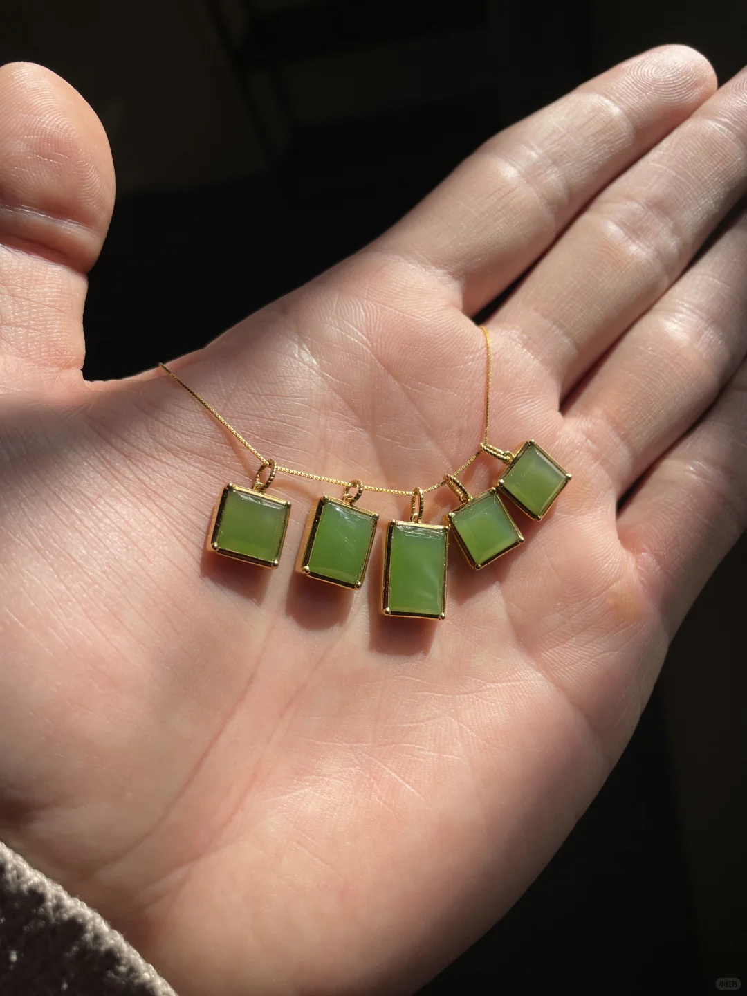 为什么苹果绿蛋面都很小，很薄？