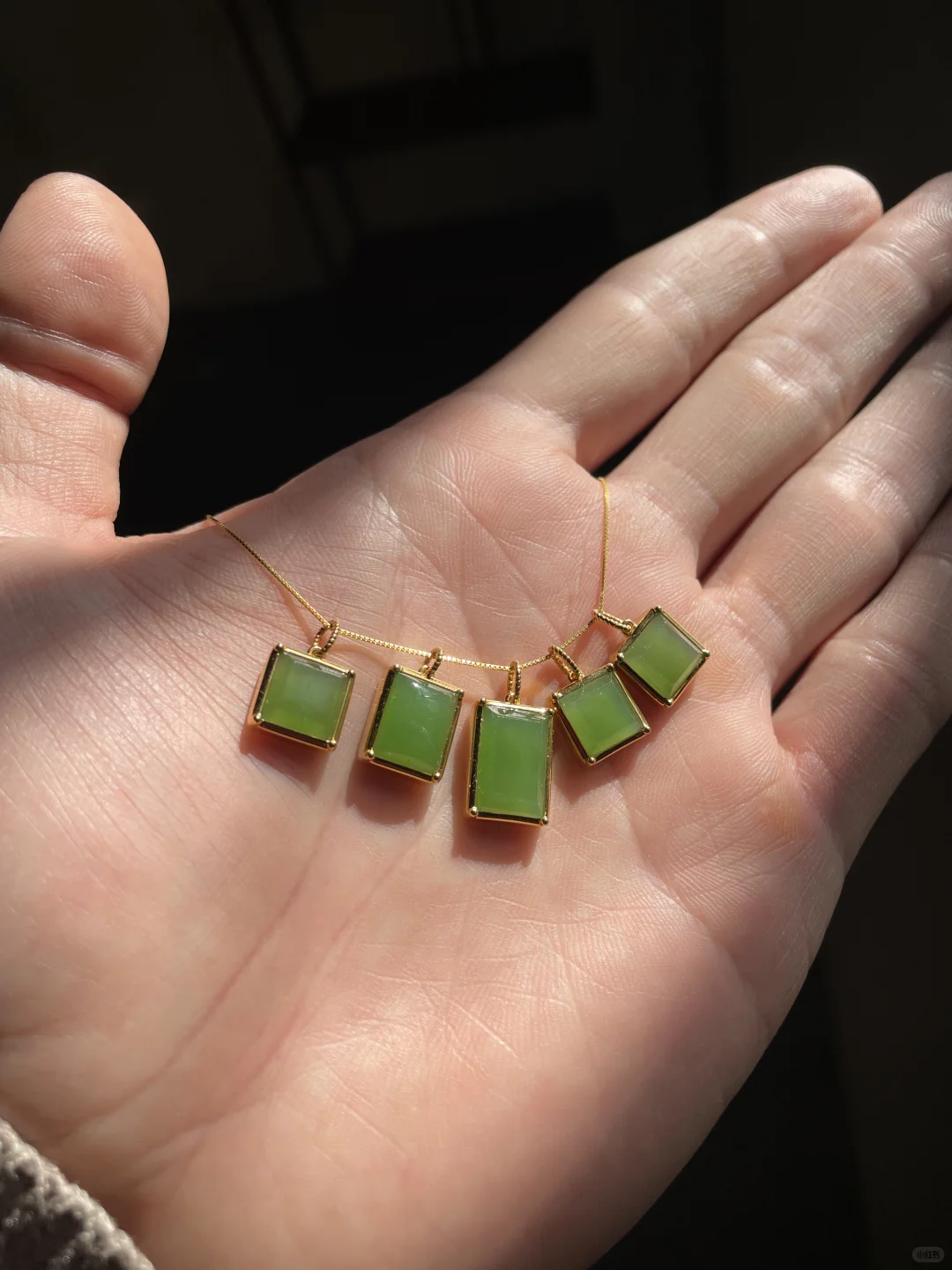 为什么苹果绿蛋面都很小，很薄？