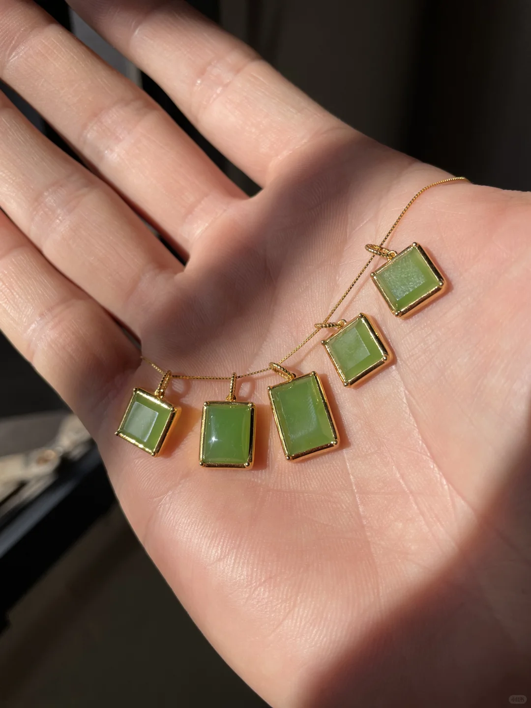 为什么苹果绿蛋面都很小，很薄？