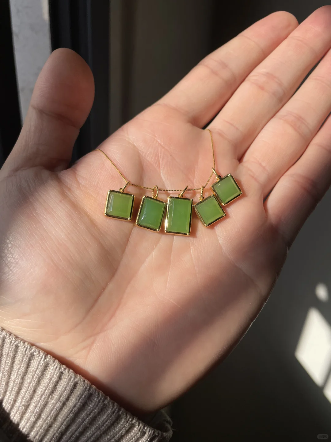 为什么苹果绿蛋面都很小，很薄？