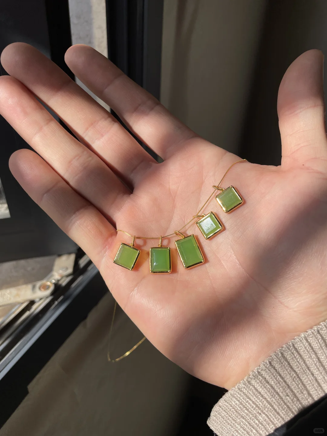 为什么苹果绿蛋面都很小，很薄？