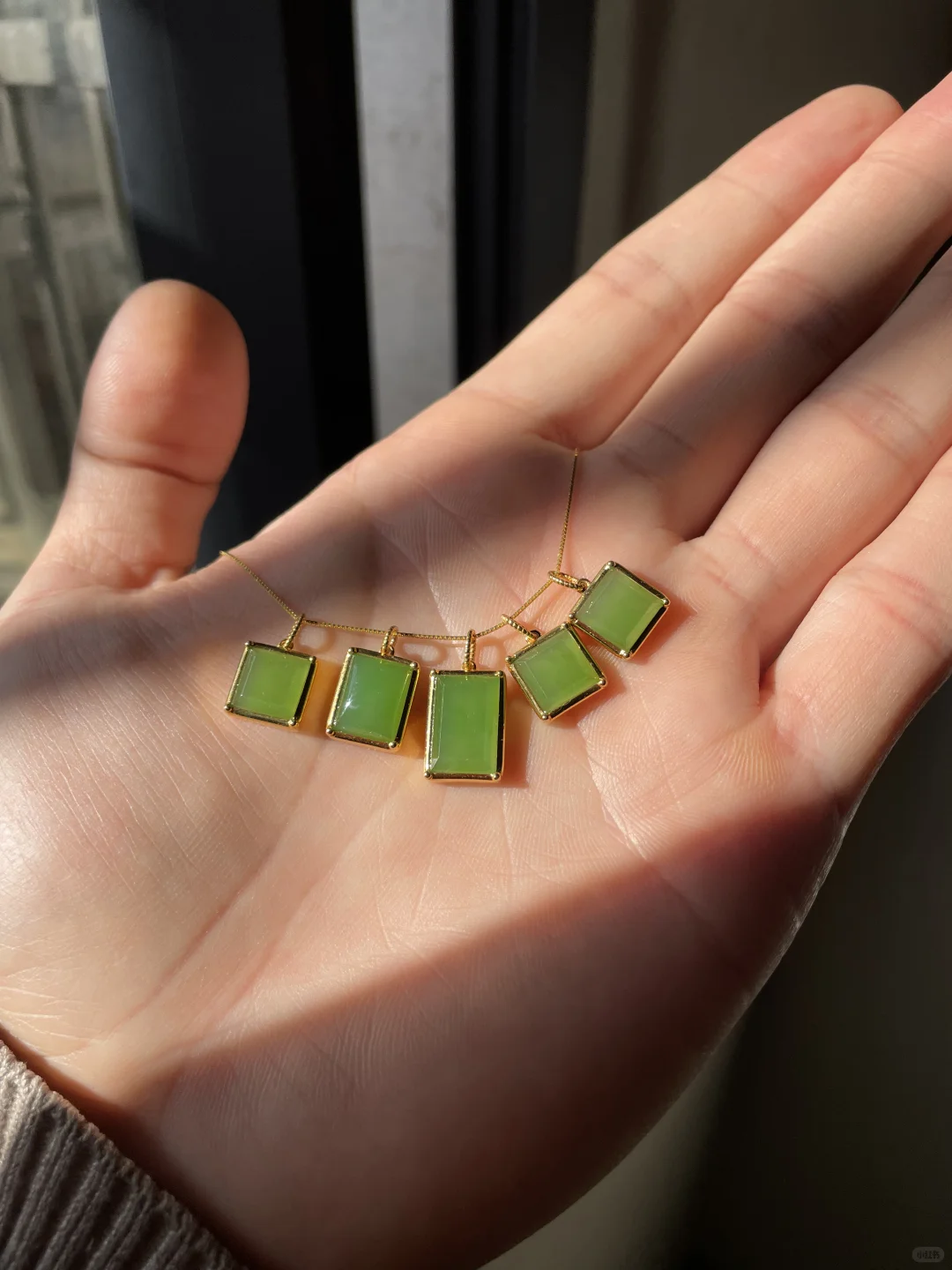 为什么苹果绿蛋面都很小，很薄？