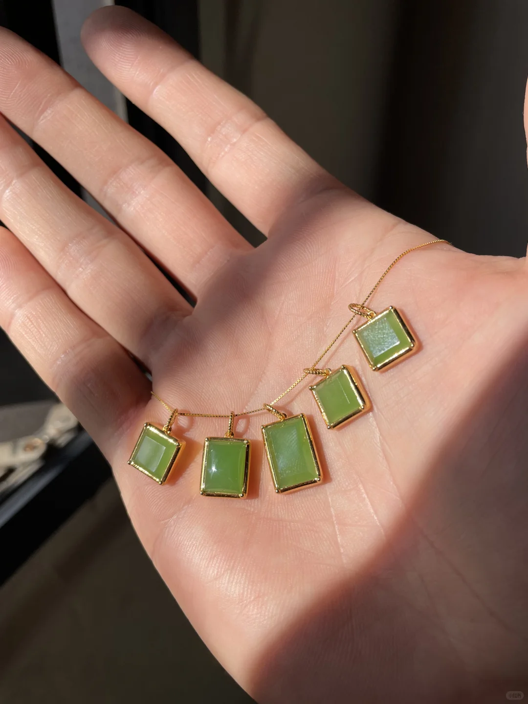 为什么苹果绿蛋面都很小，很薄？