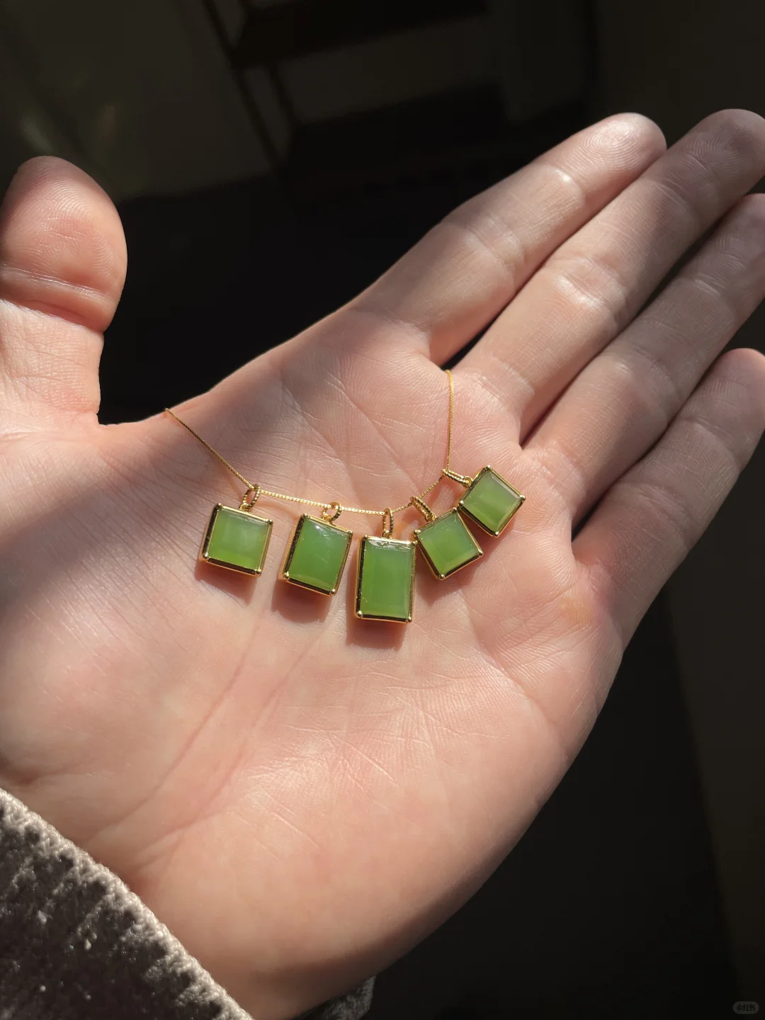 为什么苹果绿蛋面都很小，很薄？