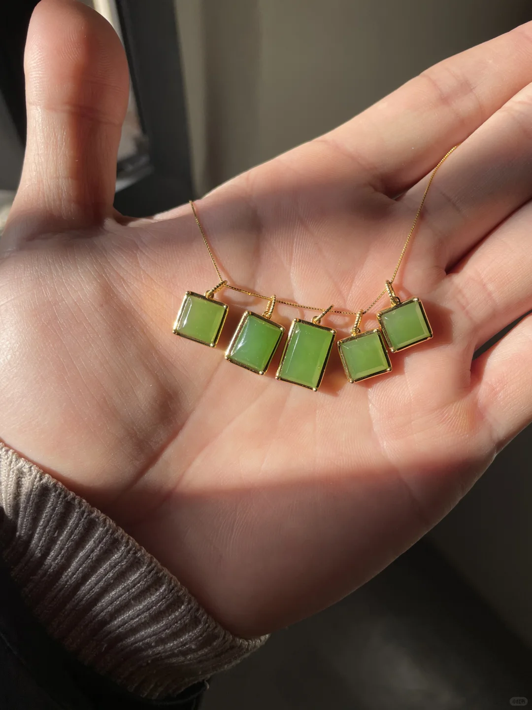 为什么苹果绿蛋面都很小，很薄？