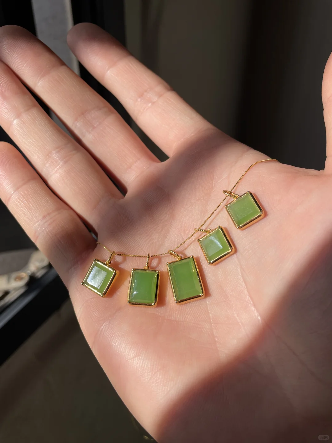 为什么苹果绿蛋面都很小，很薄？