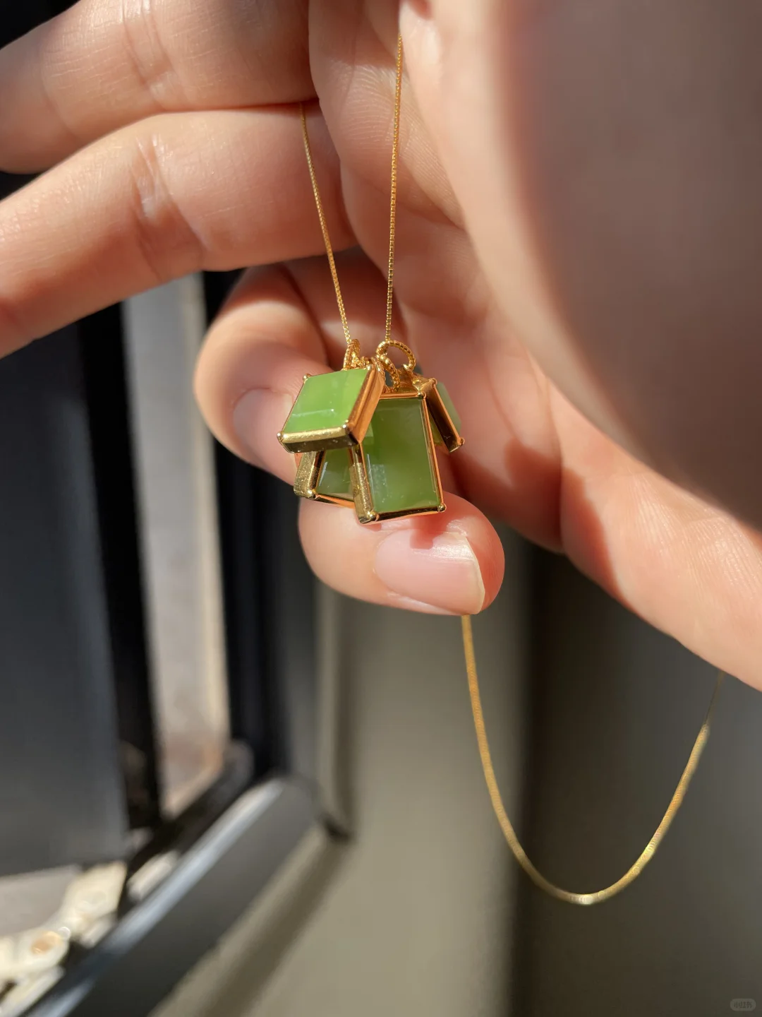 为什么苹果绿蛋面都很小，很薄？