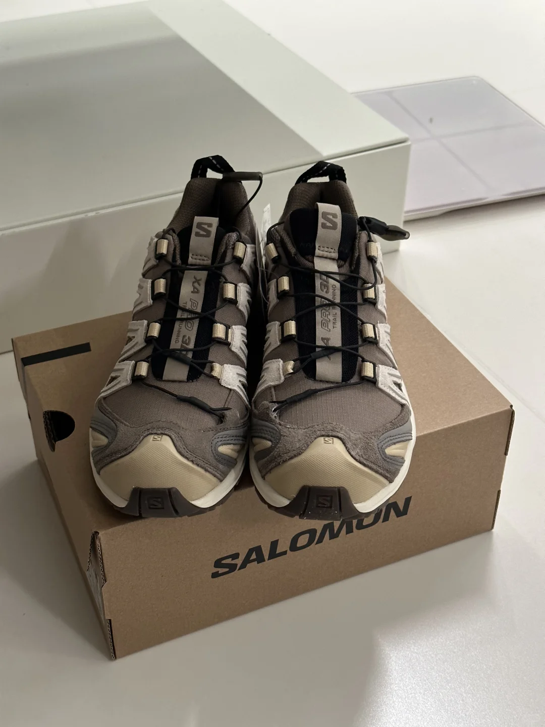 求助，为什么俩只鞋不一样呢