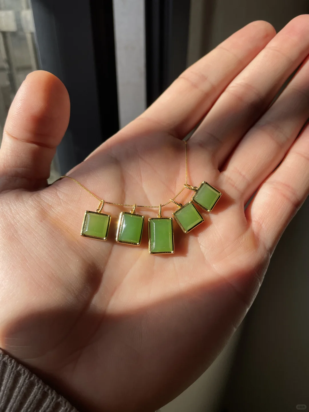 为什么苹果绿蛋面都很小，很薄？