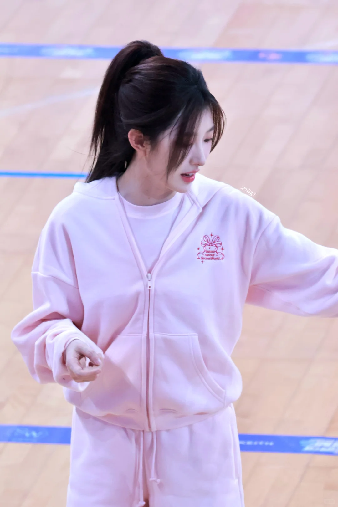 终于加上了暗恋的体育社学姐的联系方式