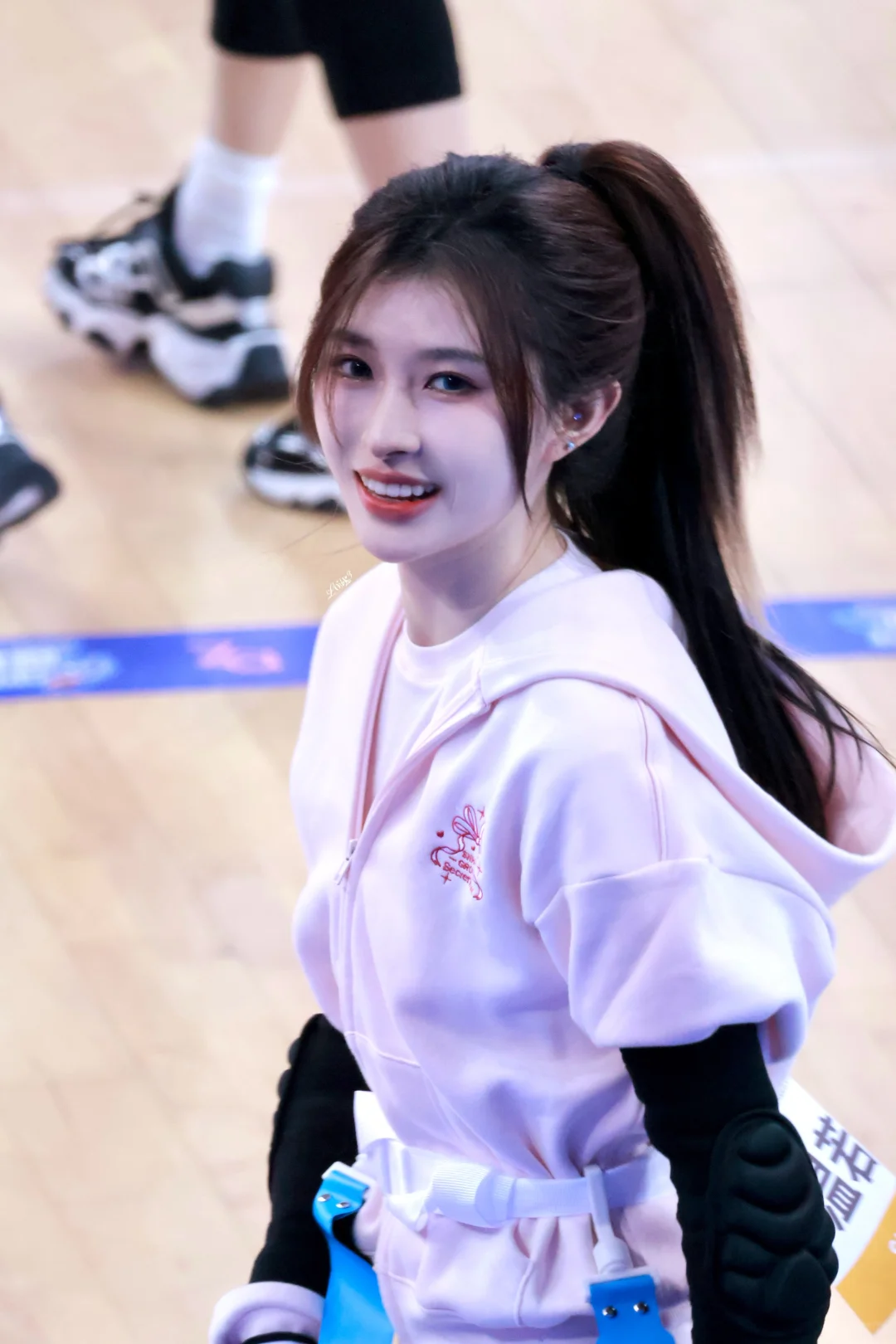 终于加上了暗恋的体育社学姐的联系方式