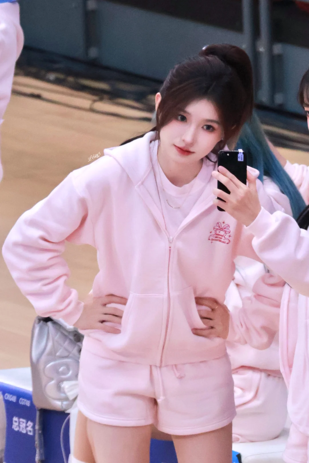 终于加上了暗恋的体育社学姐的联系方式