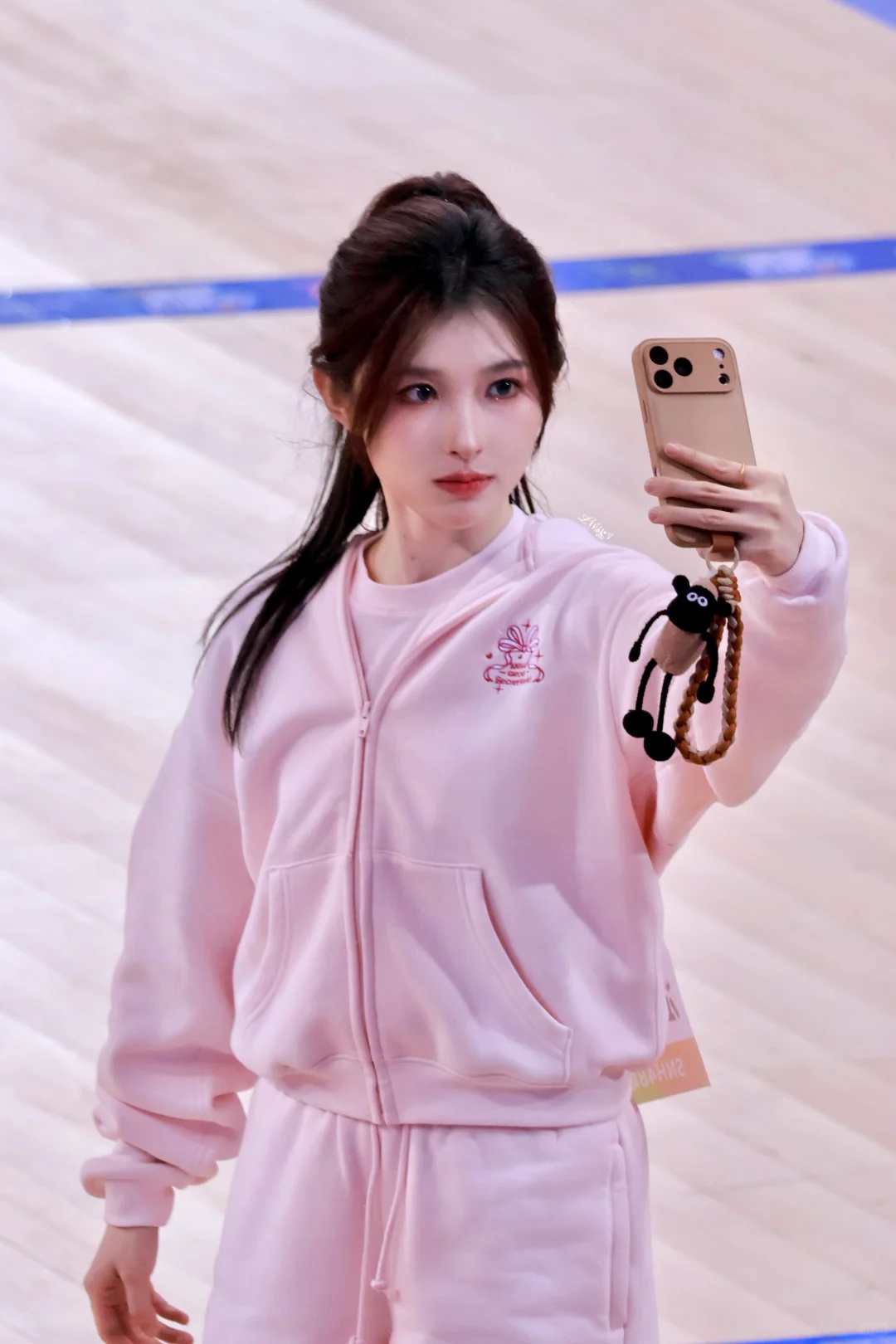 终于加上了暗恋的体育社学姐的联系方式