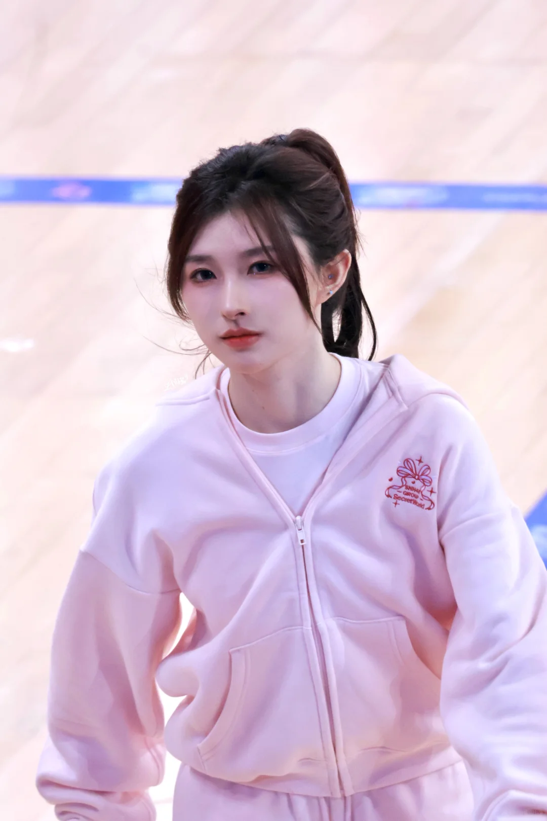 终于加上了暗恋的体育社学姐的联系方式