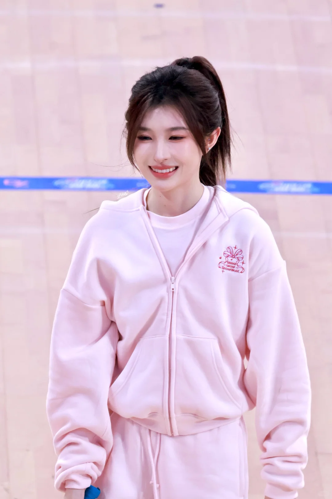 终于加上了暗恋的体育社学姐的联系方式